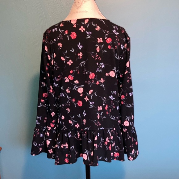 Gibson Floral Blouse - Picture 2 of 6